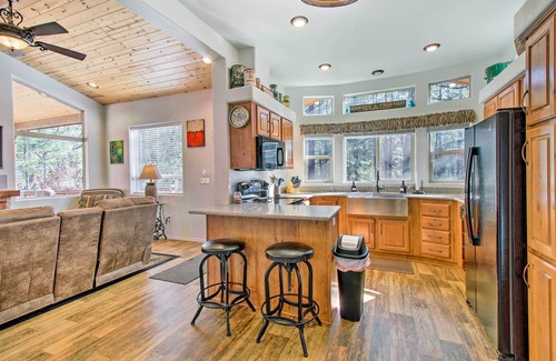 Show Low Cabina | Near Hiking: Cabin w/ Deck & Grill in Show Low