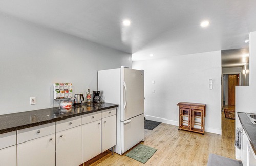 South Addition Condominio | Near Hiking: Cozy Anchorage Retreat w/ Fireplace!