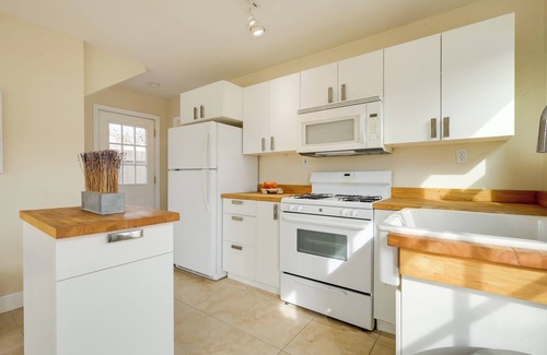 Cerrillos Apartamento | Near Hiking: Dog-Friendly Studio in Los Cerrillos