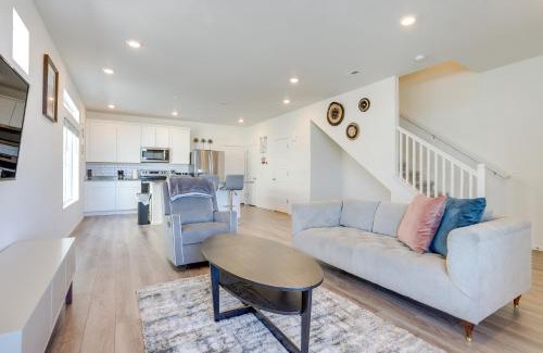 Commerce City Casa | Near Hiking, Golfing and Fishing Colorado Retreat!