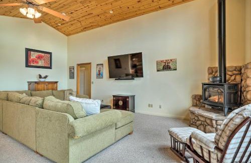 Mi-Wuk Village Casa | Near Hiking Home with Deck in Twain Harte!
