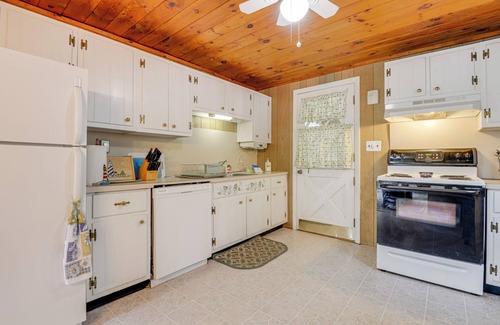 Wilmington Casa | Wilmington Home w / Pool Access- 20 minutos en el monte. Nieve