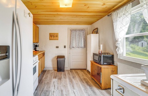 Emporium Cabaña | Near Hiking Trails: Central Emporium Home
