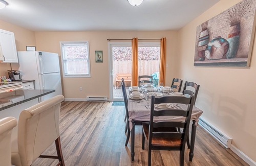 Saylorsburg Casa | Near Hiking & Water Parks!*Dogs OK*Wi-Fi*Fireplace
