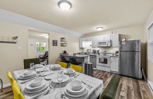 Saylorsburg Casa | Near Hiking & Water Parks!*Dogs OK*Wi-Fi*Fireplace