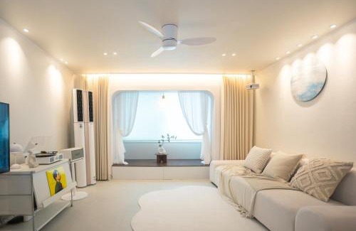 Mangwon-dong Apartamento | Near Hongik University Station and Mangwon Market Spacious living room and special tea room