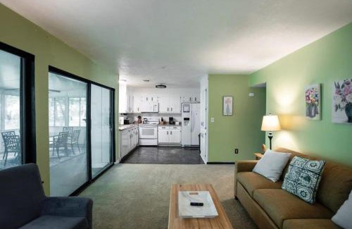Montgomery Casa | Near Hospital & Dining- Merry on Moorcroft