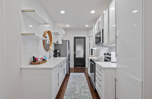 Union Park Apartamento | Near hospitals, colleges, event centers! New king bed, love pets & free parking!