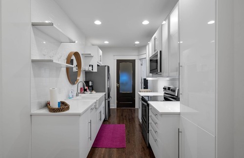 Union Park Apartamento | Near hospitals, colleges, event centers! New king bed, love pets & free parking!