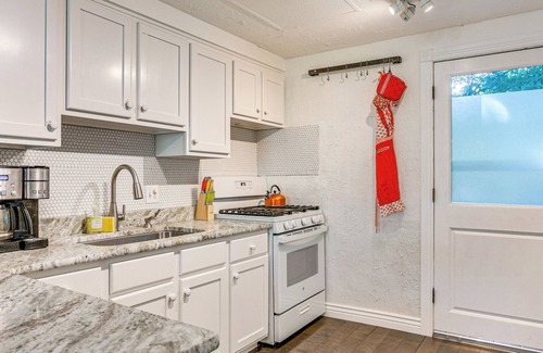 Englewood Casa | Near Hospitals & Red Rocks: Dog-Friendly Home!