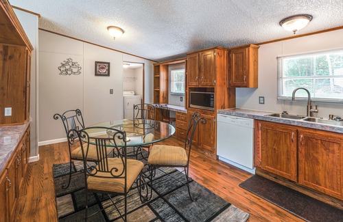 Belle Cabaña | Near Kanawha River & ATV Trails: Home w/ Deck!