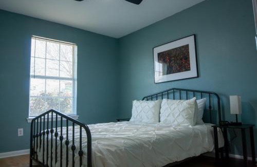 Pecan Tree - McCullough Casa | Near Kyle! - Gorgeous Georgia Getaway
