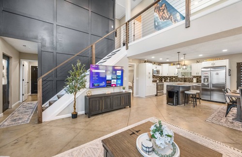 Nancy Casa | Near lake/boat ramp, hot-tub, fire-pit, king suite