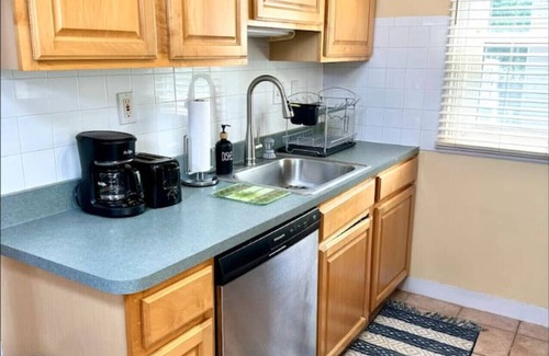 Euclid Casa | Near Lake Erie!, Downtown, Rock Hall, Euclid Beach