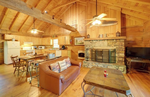 Vein Mountain Cabina | Near Lake Lure: Quiet Cabin w/ Deck & Trail Access
