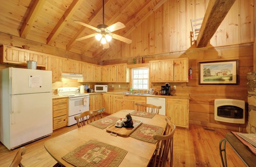 Vein Mountain Cabina | Near Lake Lure: Quiet Cabin w/ Deck & Trail Access