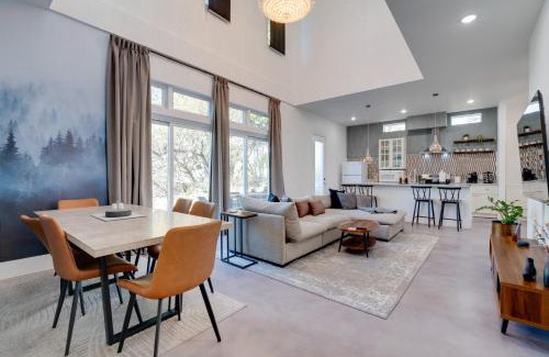Hughes Park Lake Casa | Near Lake Travis and Marina Modern Austin Getaway!