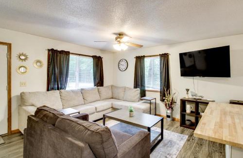 Cushing Casa | Near Lakes Updated Family Home with Deck in Cushing