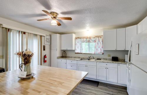 Cushing Casa | Near Lakes Updated Family Home with Deck in Cushing