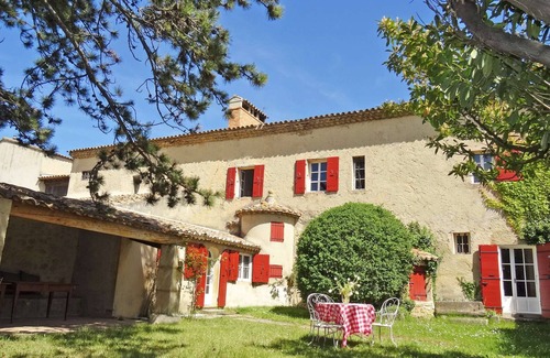 Puyvert Casa | Near Lourmarin – A character village property – Sleeps 10 to 12