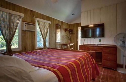 San Ignacio Cabina | Near Macal River Walk Distance To Town Wifi TV Cabana- MB