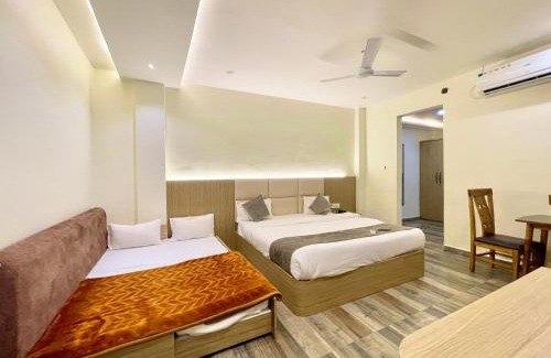 Ujjain Hotel | Near Mahakaal Temple Hotel # PRA-KASH ! Ujjain,Near Railway station, Fully Air conditioned Rooms Prime Location wifi- Lift and PARKING,Facilities, BEST HOTEL IN UJJAIN