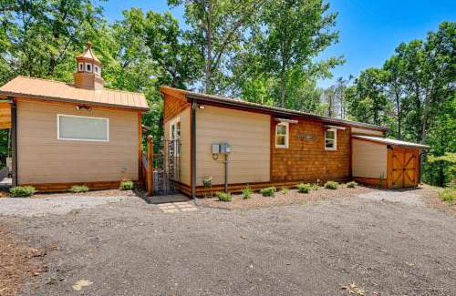 Hiawassee Casa | Near Main Street with Hot Tub Retreat in Hiawassee!