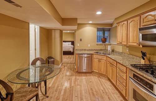 Cardozo Apartamento | Near Metro, top dining, historic shaw, close to Convention Center