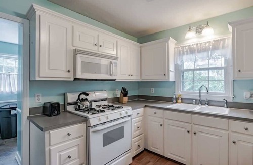 Mobile Casa | Near Midtown, Highways, Downtown! Bel-Air Bungalow
