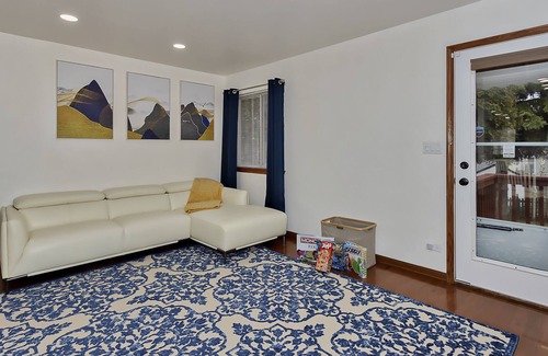 Round Lake Beach Casa | Near Naval Base! Modern Ranch Getaway w. Pool Table, Netflix, Games, Desks!
