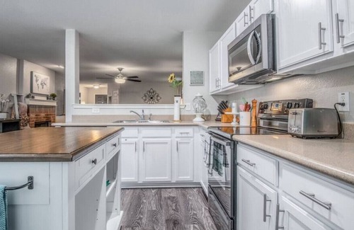 Aubrey Casa | Near PGATour+King&3Queen Beds+Near Lewisville Lake