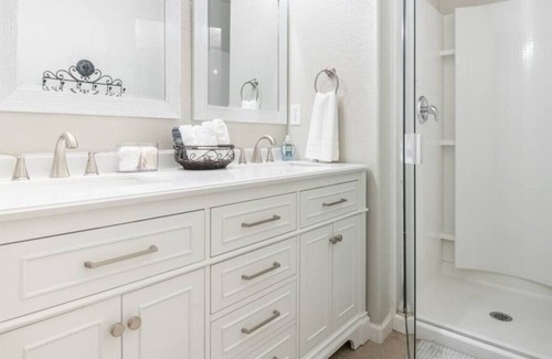 Aubrey Casa | Near PGATour+King&3Queen Beds+Near Lewisville Lake