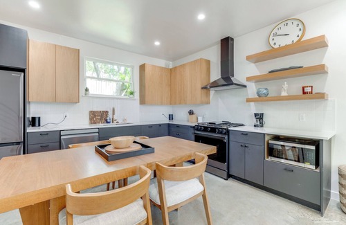 Rosewood Casa | Near Restaurants & Parks: Home 3 Mi to Dtwn Austin
