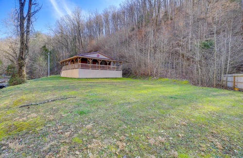 Ragland Casa | Near Riding Trails for ATVs Cabin in Delbarton