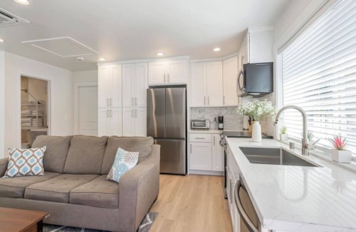 Northside Casa | Near San Jose State l Downtown l Private Studio
