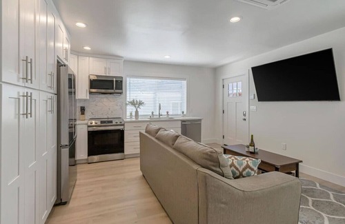Northside Casa | Near San Jose State l Downtown l Private Studio