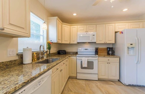 Southgate Casa | Near Siesta Key - single story pet friendly