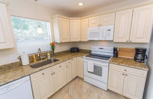 Southgate Casa | Near Siesta Key - single story pet friendly