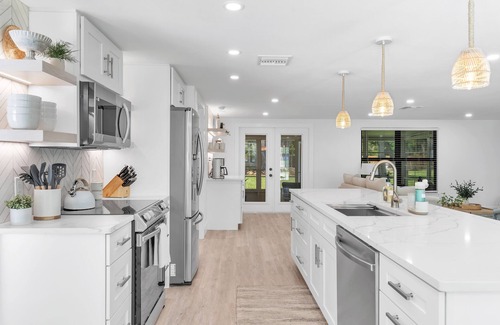 Gulf Gate Estates Cabaña | Near Siesta Key with Private Pickleball Court and Heated Saltwater Pool with Spa