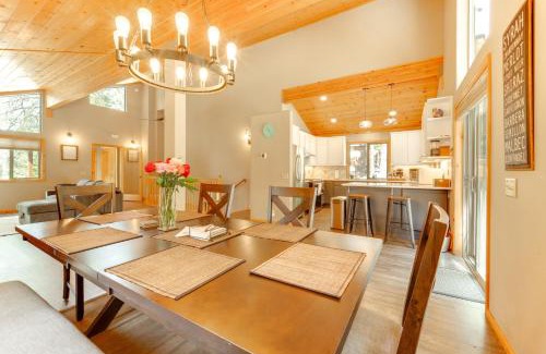 Truckee Casa | Near Ski Resorts and Trails Truckee Home with Hot Tub