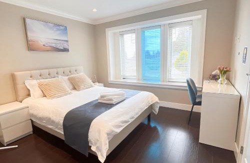 Burnaby Casa | Near Skytrain and QUIET Private Bedroom Ensuite BathRM, Free Wifi & Coffee, Cozy