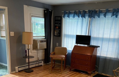 Shirley Casa | Cerca de la playa de Smith Point. Apartamento amueblado estudio privado.