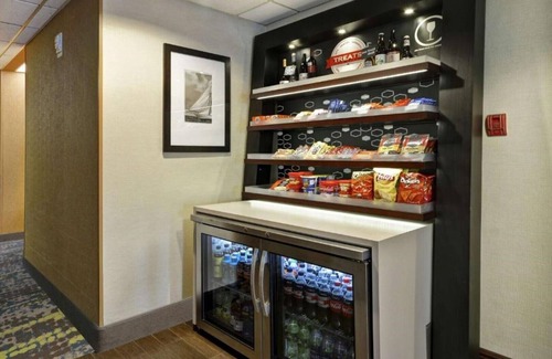 Tukwila Casa | NEAR SOUTHCENTER MALL AND THE AIRPORT