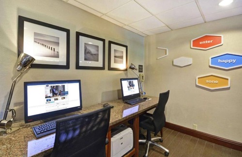 Tukwila Casa | NEAR SOUTHCENTER MALL AND THE AIRPORT