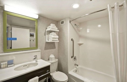 Tukwila Casa | NEAR SOUTHCENTER MALL AND THE AIRPORT
