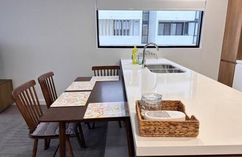 Kogarah Apartamento | Near St George Hosp,AIRPT,train,shopping, Morden Apt, free Parking