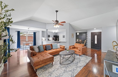 South Arlington Casa | Casa con alberca privada, cerca de estadios y Epic Central!