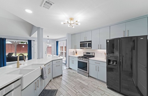 South Arlington Casa | Casa con alberca privada, cerca de estadios y Epic Central!