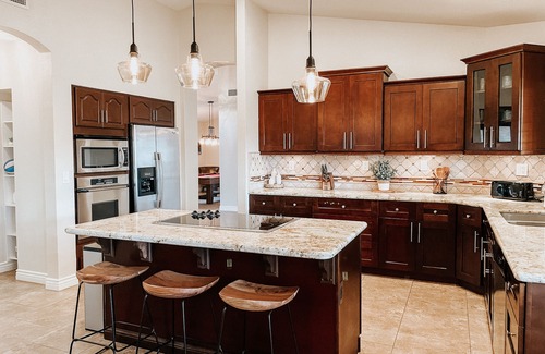 Avondale Casa | Near State Farm, Spring Training, NASCAR and more-Lakefront with Private Pool!!