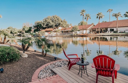 Avondale Casa | Near State Farm, Spring Training, NASCAR and more-Lakefront with Private Pool!!